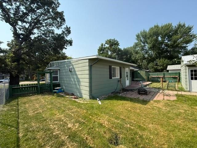 203 18th St SE, Minot, ND 58701