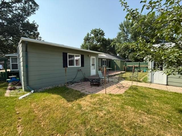 203 18th St SE, Minot, ND 58701