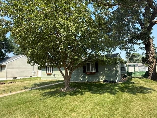 203 18th St SE, Minot, ND 58701