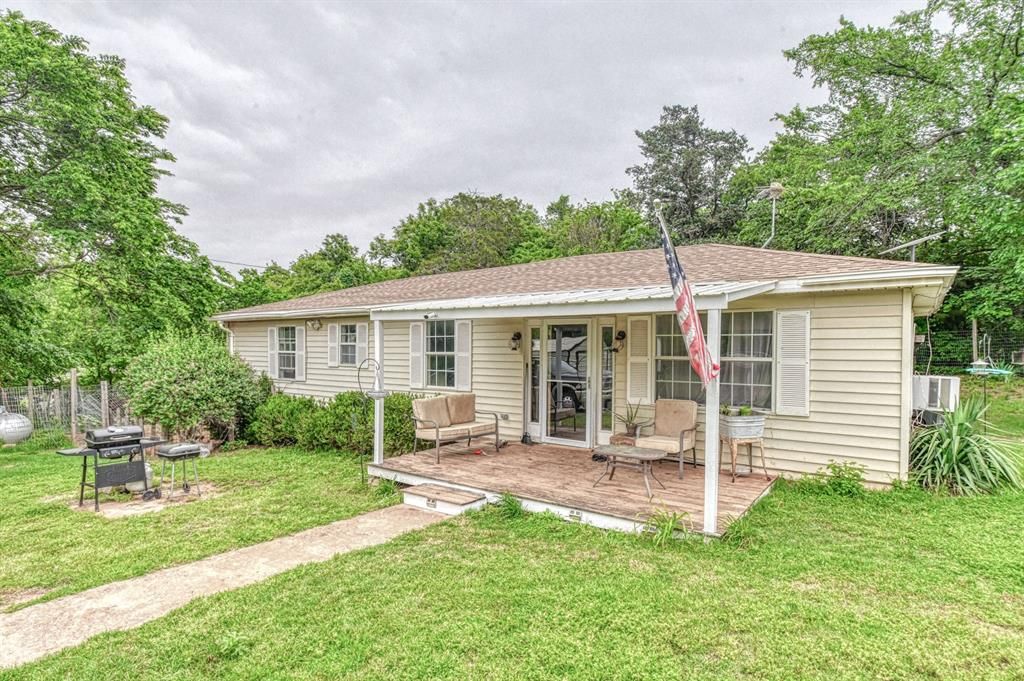 Image 1 of property listing at 21605 E Eighth Street, Hinton, OK 73047