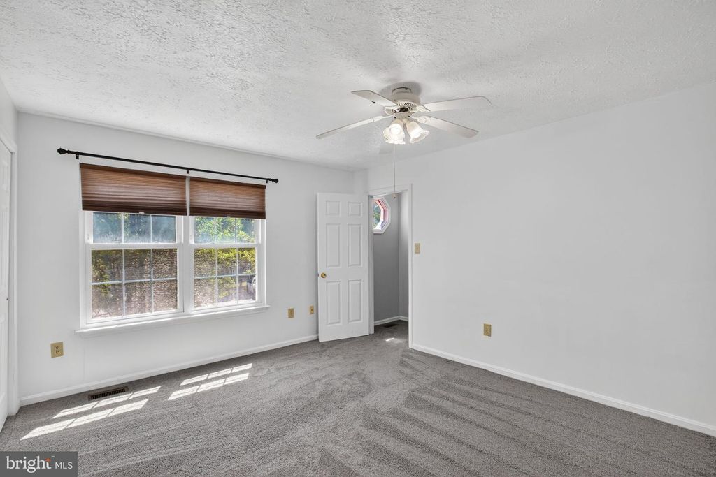 Image 9 of property listing at 5314 HALIBUT PL, Waldorf, MD 20603
