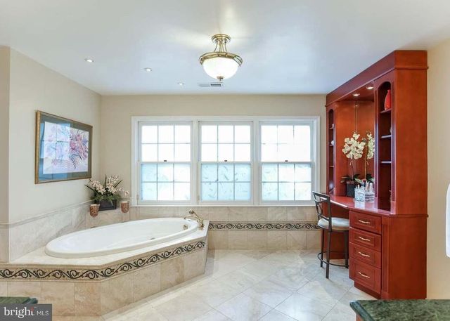 9720 HOLLOWAY HILL CT, Potomac, MD 20854