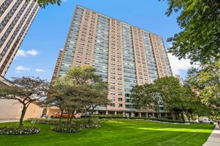3180 N Lake Shore Drive 13C, Chicago, IL 60657