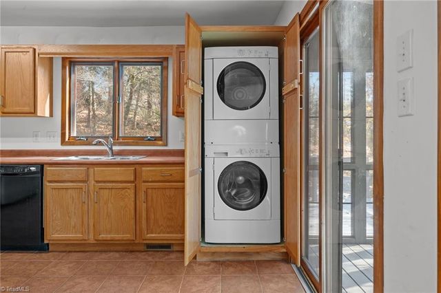 606 Thornwood Road, Jamestown, NC 27282