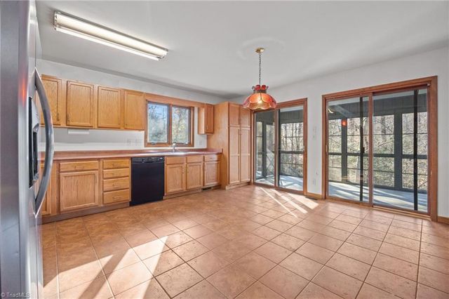 606 Thornwood Road, Jamestown, NC 27282