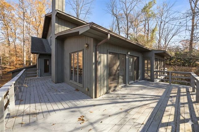 606 Thornwood Road, Jamestown, NC 27282