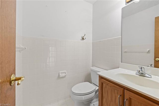 606 Thornwood Road, Jamestown, NC 27282