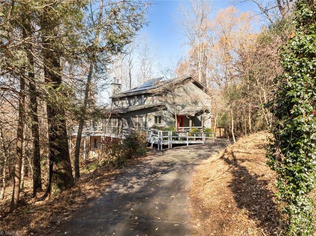 606 Thornwood Road, Jamestown, NC 27282