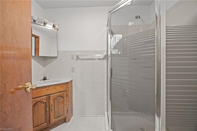 606 Thornwood Road, Jamestown, NC 27282