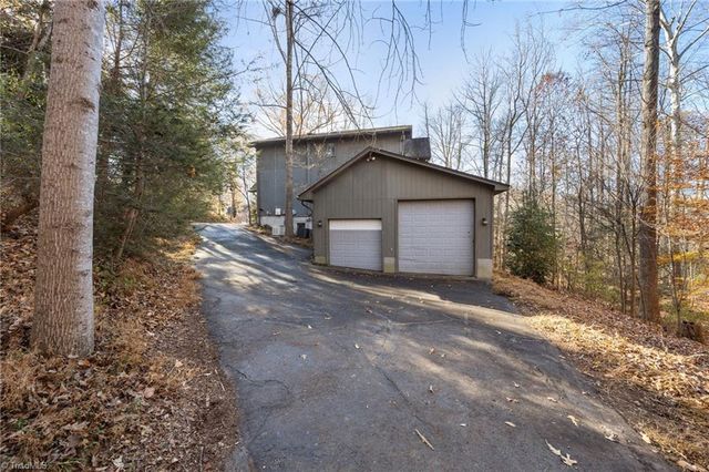 606 Thornwood Road, Jamestown, NC 27282