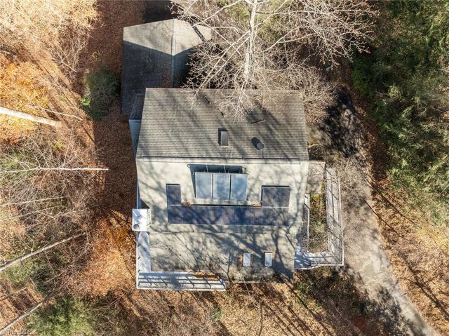 606 Thornwood Road, Jamestown, NC 27282