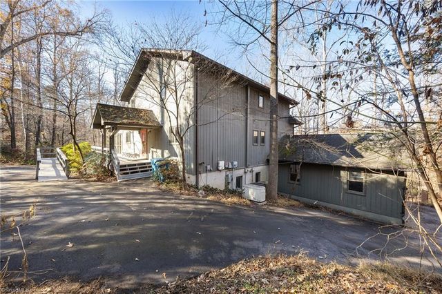 606 Thornwood Road, Jamestown, NC 27282