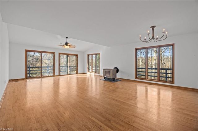 606 Thornwood Road, Jamestown, NC 27282