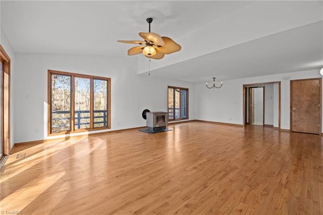 606 Thornwood Road, Jamestown, NC 27282