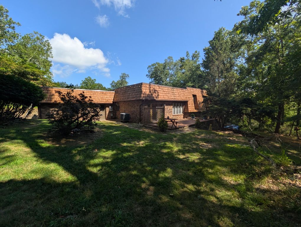 5220 Hampton Court, Zanesville, OH 43701