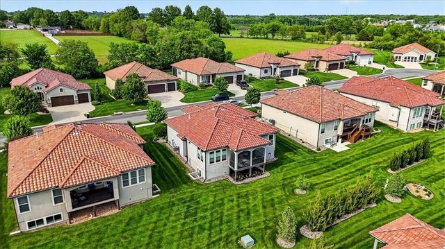 1217 SW Pebble Lane, Lee's Summit, MO 64082