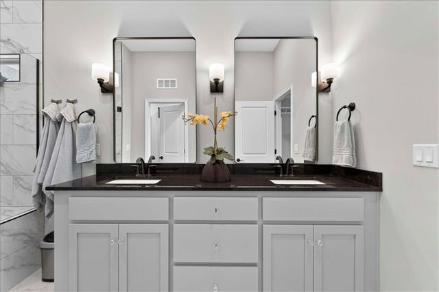 1217 SW Pebble Lane, Lee's Summit, MO 64082