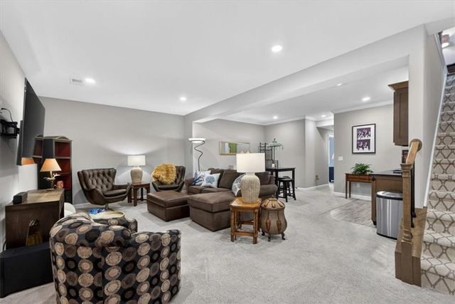 1217 SW Pebble Lane, Lee's Summit, MO 64082