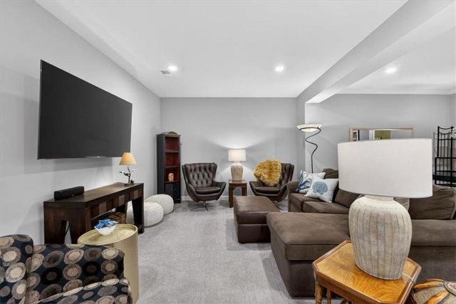 1217 SW Pebble Lane, Lee's Summit, MO 64082