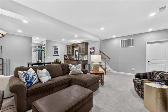 1217 SW Pebble Lane, Lee's Summit, MO 64082