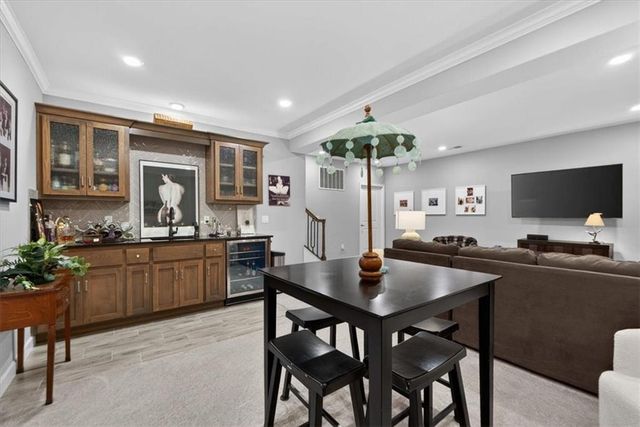 1217 SW Pebble Lane, Lee's Summit, MO 64082