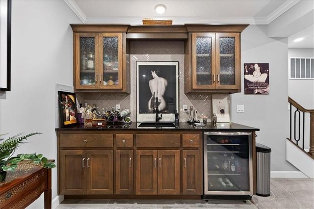 1217 SW Pebble Lane, Lee's Summit, MO 64082