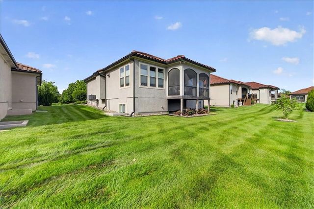 1217 SW Pebble Lane, Lee's Summit, MO 64082