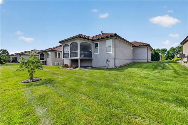 1217 SW Pebble Lane, Lee's Summit, MO 64082