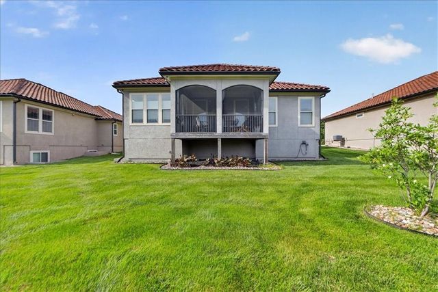 1217 SW Pebble Lane, Lee's Summit, MO 64082