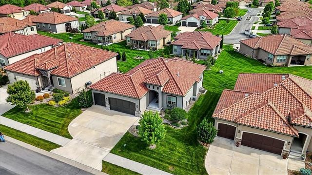 1217 SW Pebble Lane, Lee's Summit, MO 64082