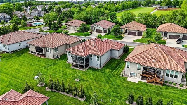 1217 SW Pebble Lane, Lee's Summit, MO 64082