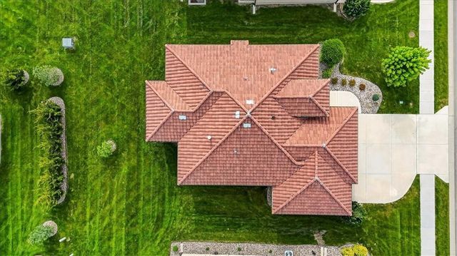 1217 SW Pebble Lane, Lee's Summit, MO 64082