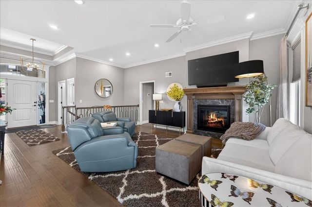 1217 SW Pebble Lane, Lee's Summit, MO 64082