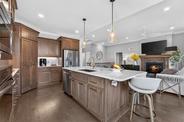 1217 SW Pebble Lane, Lee's Summit, MO 64082
