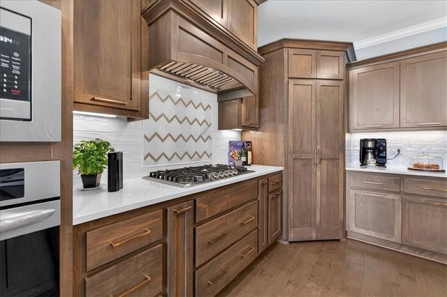 1217 SW Pebble Lane, Lee's Summit, MO 64082
