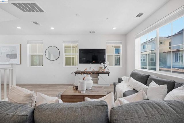 9137 Seawind Way, Newark, CA 94560