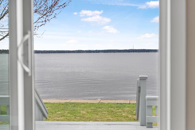 3551 W Lake Mitchell Drive, Cadillac, MI 49601