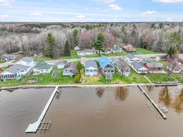 3551 W Lake Mitchell Drive, Cadillac, MI 49601