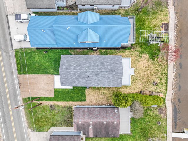 3551 W Lake Mitchell Drive, Cadillac, MI 49601