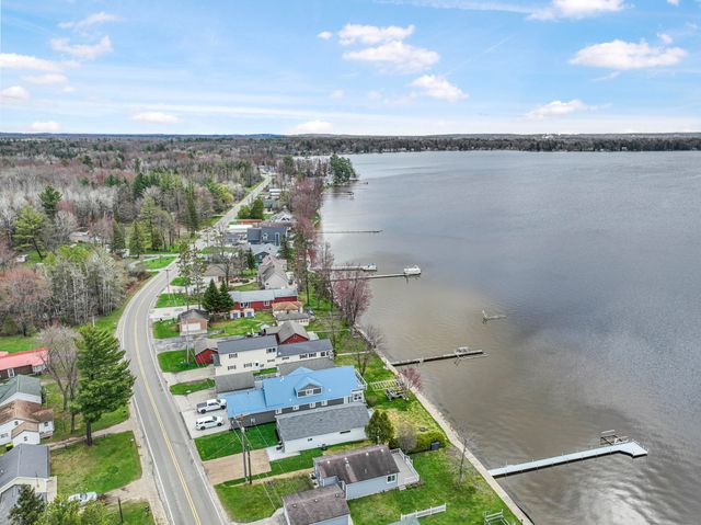 3551 W Lake Mitchell Drive, Cadillac, MI 49601