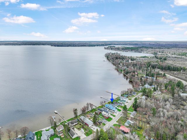 3551 W Lake Mitchell Drive, Cadillac, MI 49601