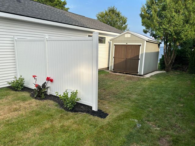 3551 W Lake Mitchell Drive, Cadillac, MI 49601