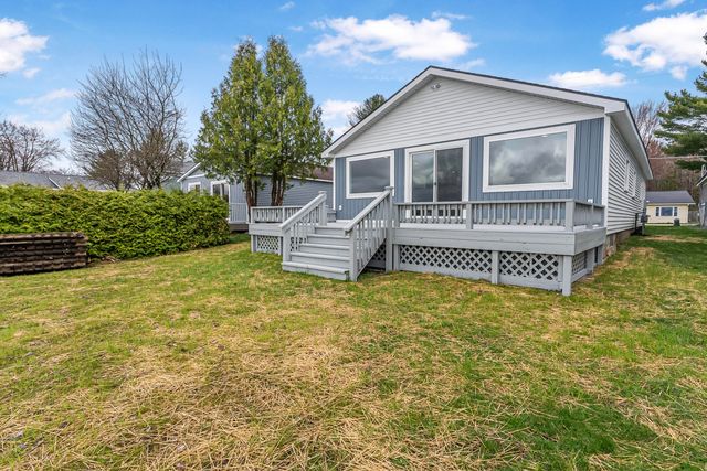 3551 W Lake Mitchell Drive, Cadillac, MI 49601