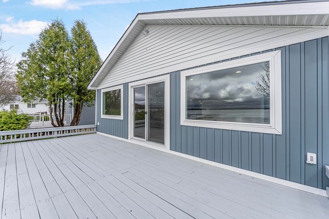 3551 W Lake Mitchell Drive, Cadillac, MI 49601