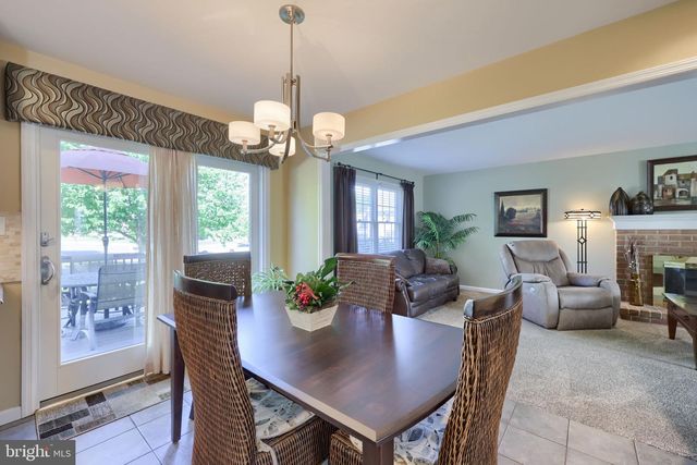 1 CARRIAGE LN, Ephrata, PA 17522