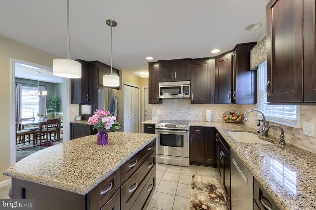 1 CARRIAGE LN, Ephrata, PA 17522