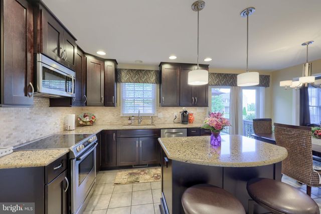 1 CARRIAGE LN, Ephrata, PA 17522
