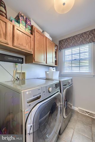 1 CARRIAGE LN, Ephrata, PA 17522