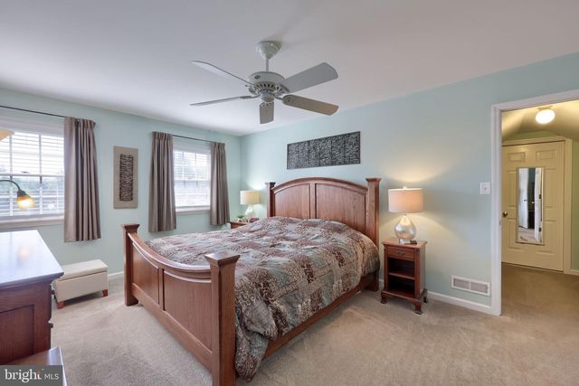 1 CARRIAGE LN, Ephrata, PA 17522