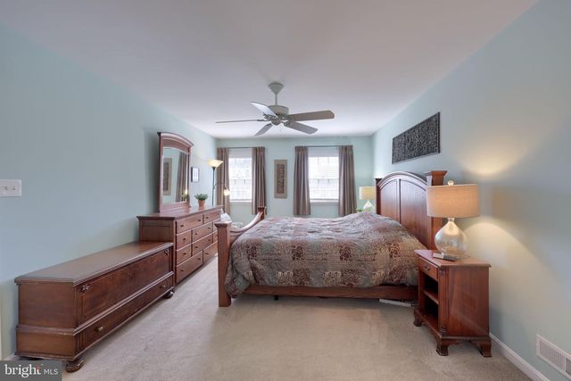 1 CARRIAGE LN, Ephrata, PA 17522